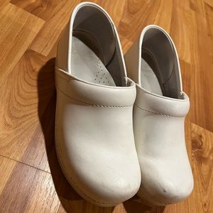 White Danskos